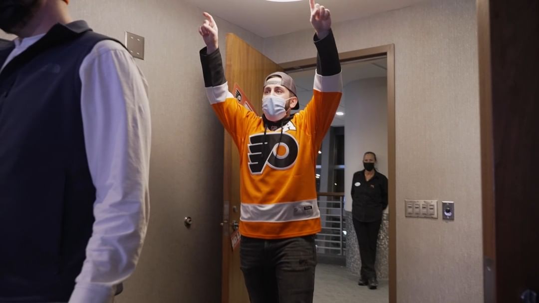 Stick taps to @BudLight for hooking up lucky Flyers fans and upgrading their tic...