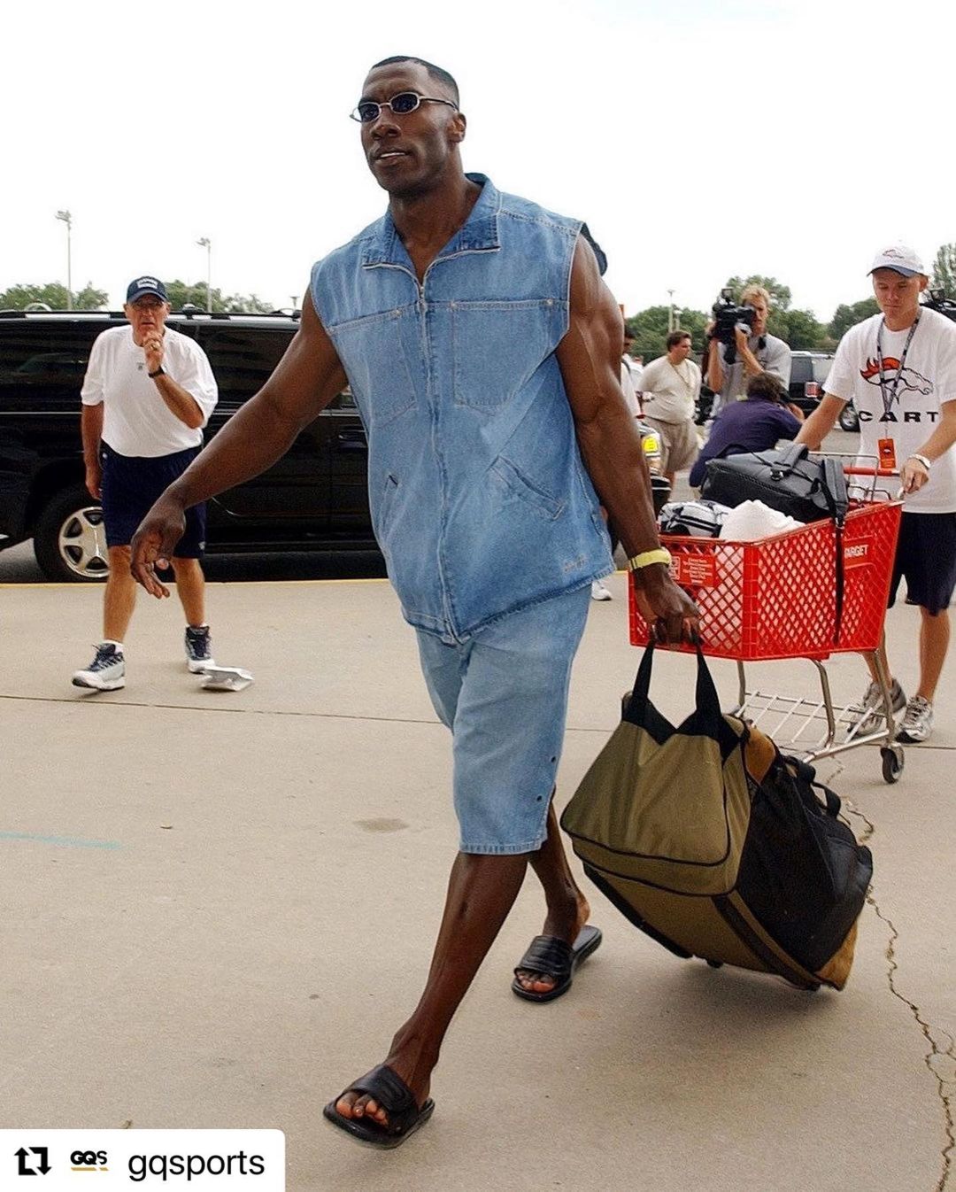 Legendary swag. 

#tbt x @shannonsharpe84 

(via @gqsports)...
