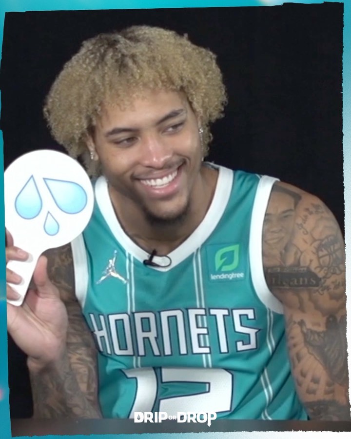 Drip  or Drop 

Our guys gave their fashion critiques of @kellyoubrejr’s pregame...