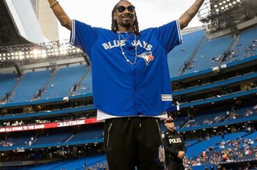 What a performance, @snoopdogg! 
How  was that halftime show?  #SuperBowl...