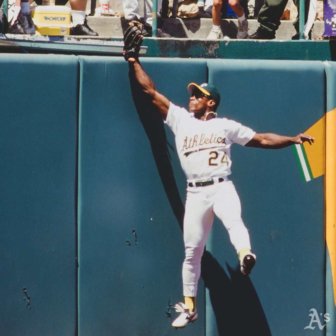 Rickey Henderson won his first American League Rawlings Gold Glove in 1981. #Bla...