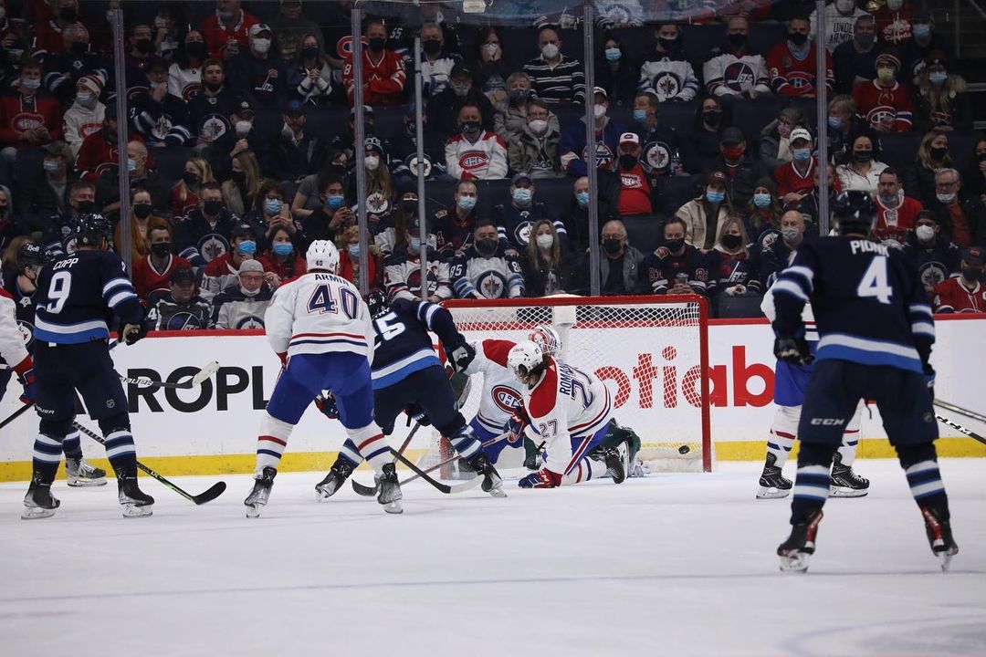 Stas on the POWER PLAY to wrap up an electric night with eight #NHLJets goals!  ...