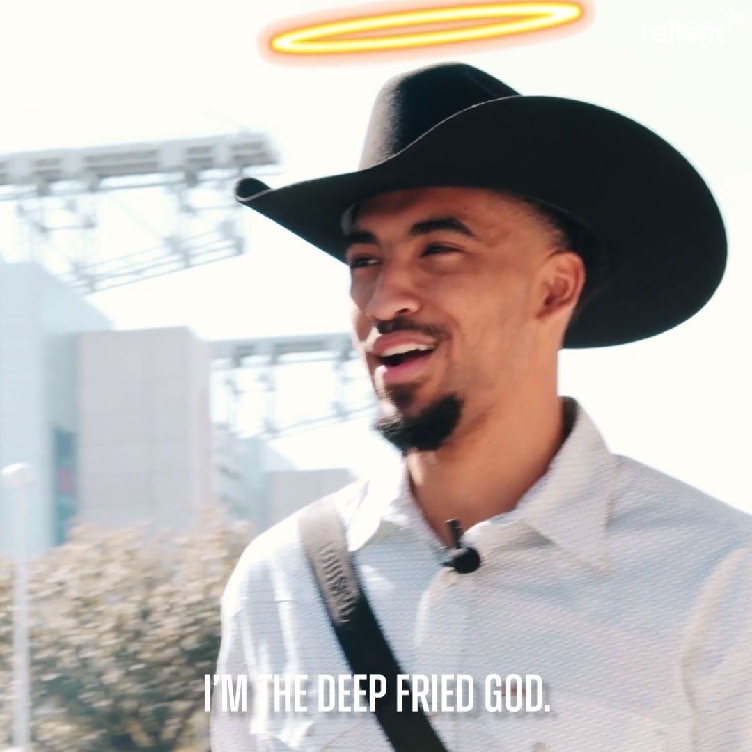 "I'm the deep fried god"  @o_tate and @kenyonmartinjr channeled their inner cow...