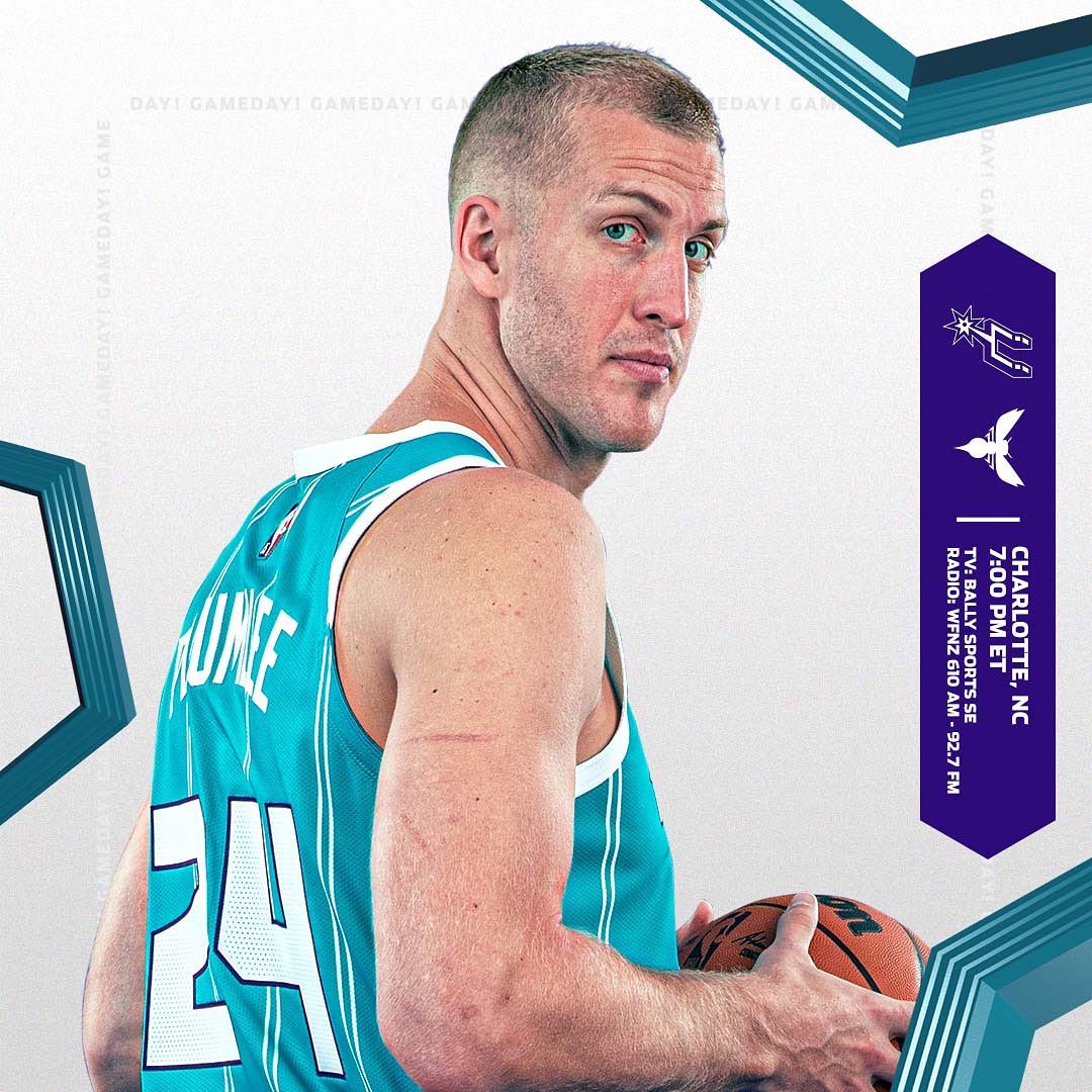 It’s a Saturday showdown.  — #AllFly...