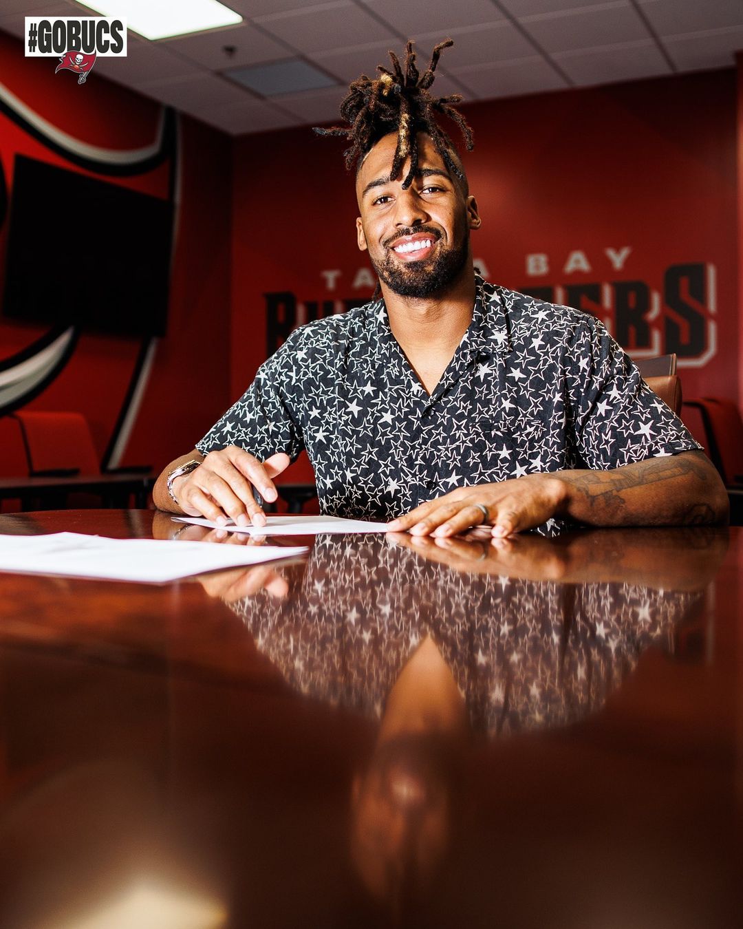 @loganryan is officially a Buccaneer  #GoBucs...