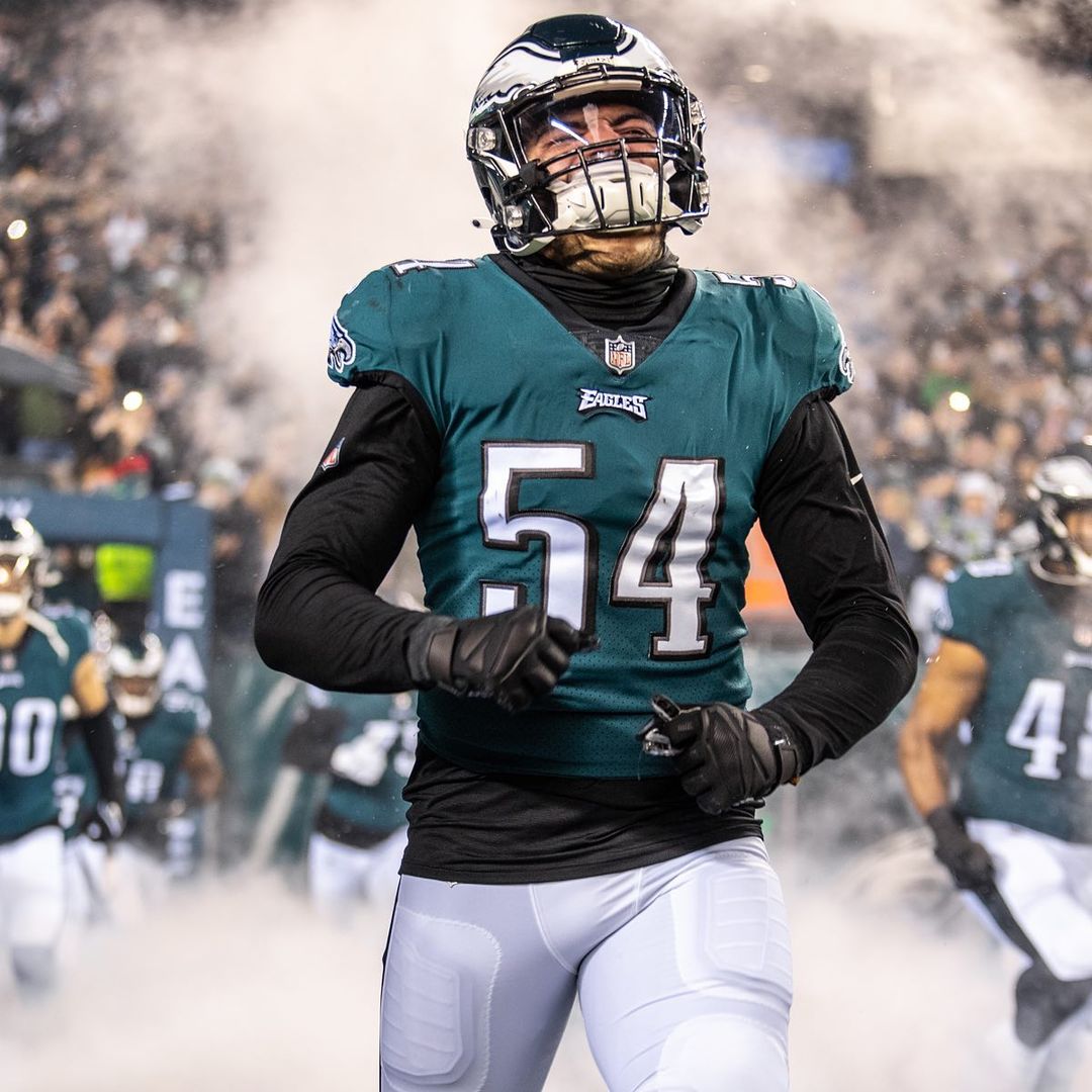 Help us wish @sdot_bradley a happy birthday!

#FlyEaglesFly...