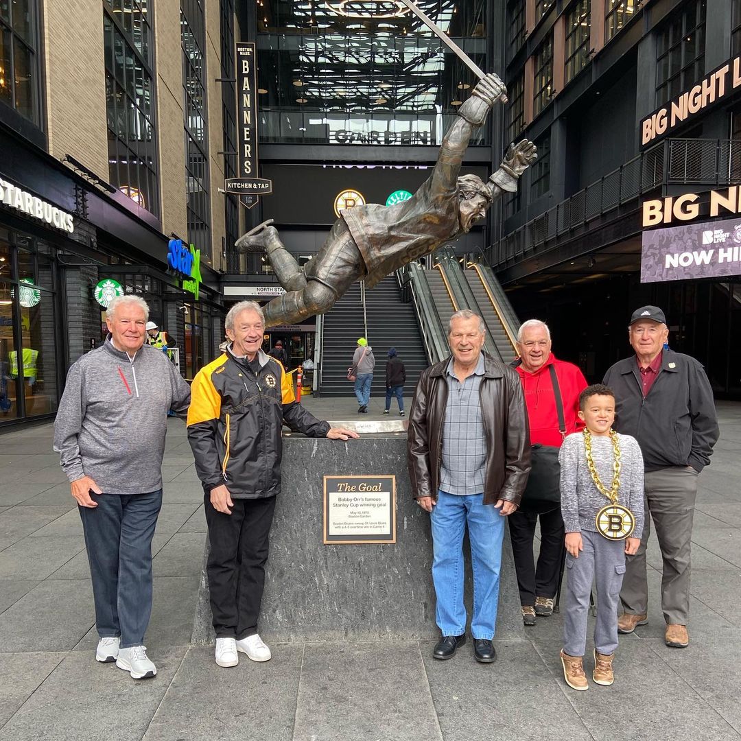 The 1971-72 Boston Bruins have arrived for a special day on Causeway!  Ken Hodg...