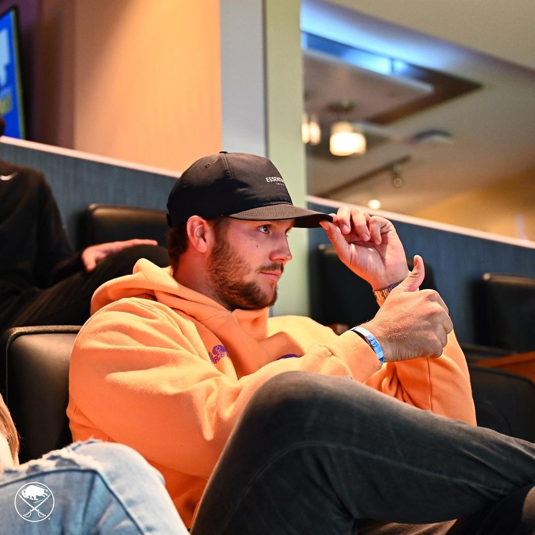 HEY-EY-EY-EY

QB1 is in the house!

#LetsGoBuffalo...