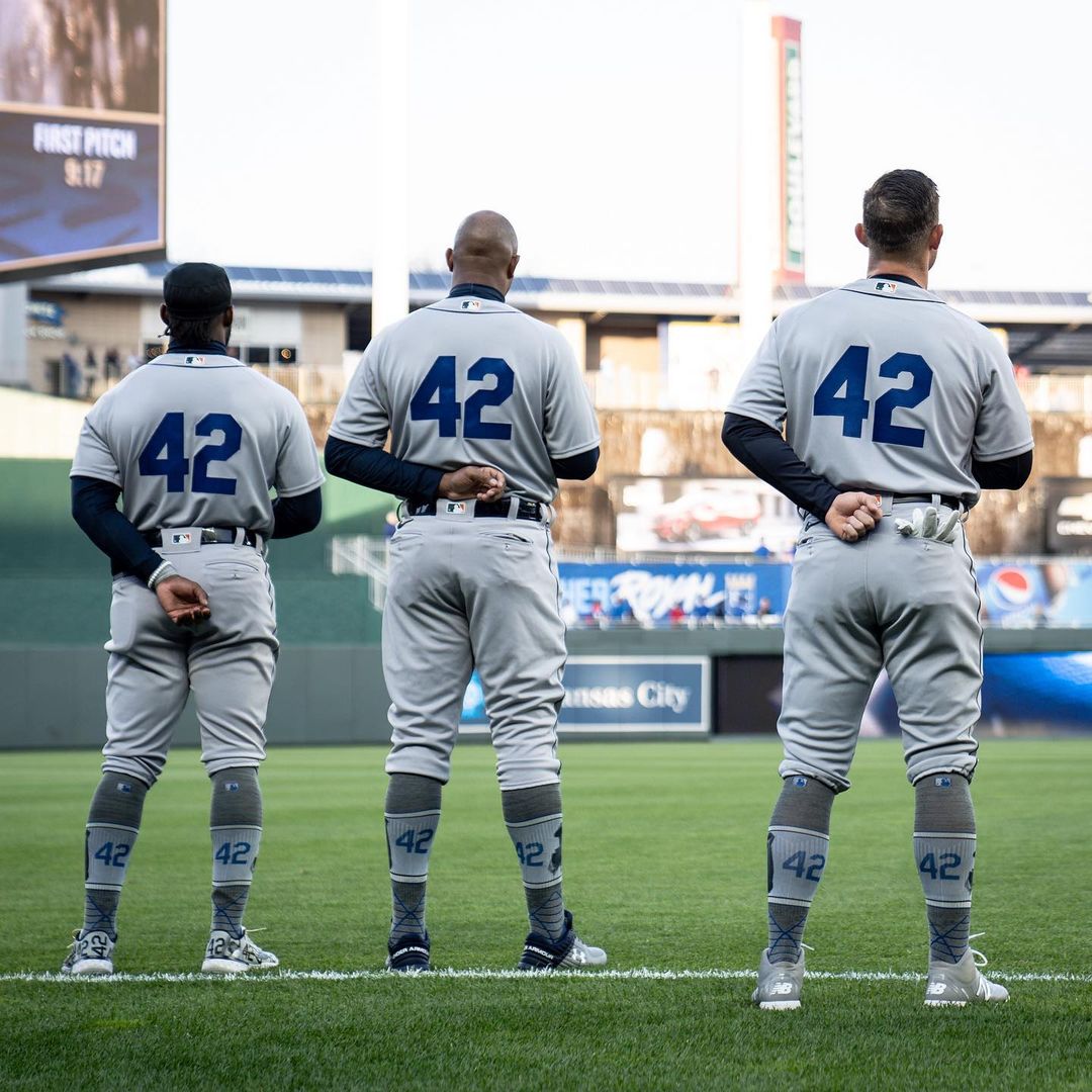 Today we all wear 42. #Jackie42...