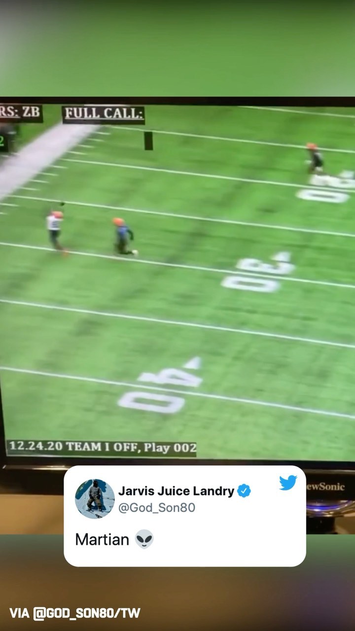 We’ve seen a no-look pass, but Jarvis Landry is out here perfecting the no-look ...