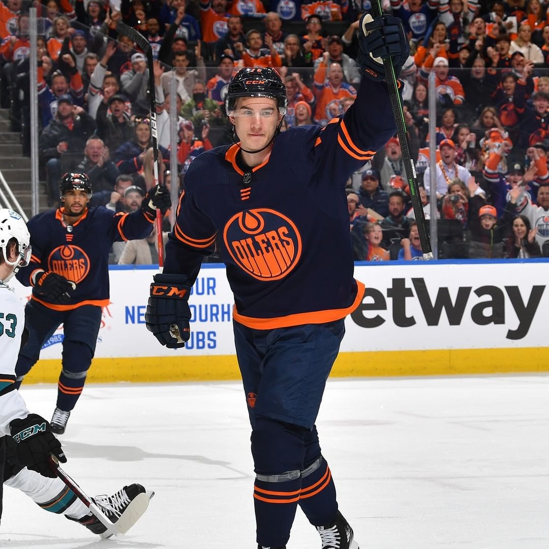 YES YOU CAN PLAY LA BAMBA! 

#OILERS WIN 5-4 IN OVERTIME.

#LetsGoOilers...