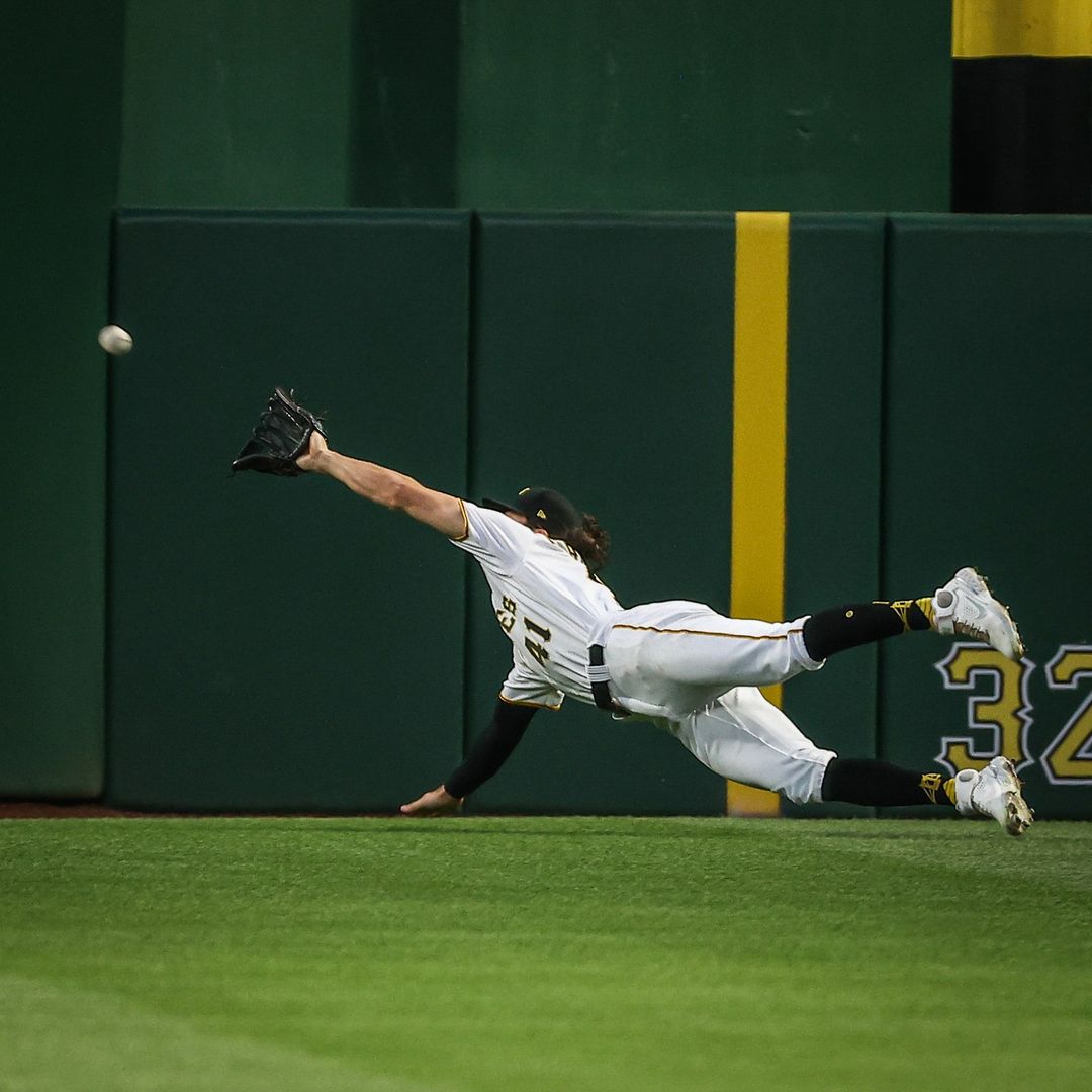 JAKE MARISNICK WITH ONE OF THE BEST CATCHES YOU’LL EVER SEE!!!...