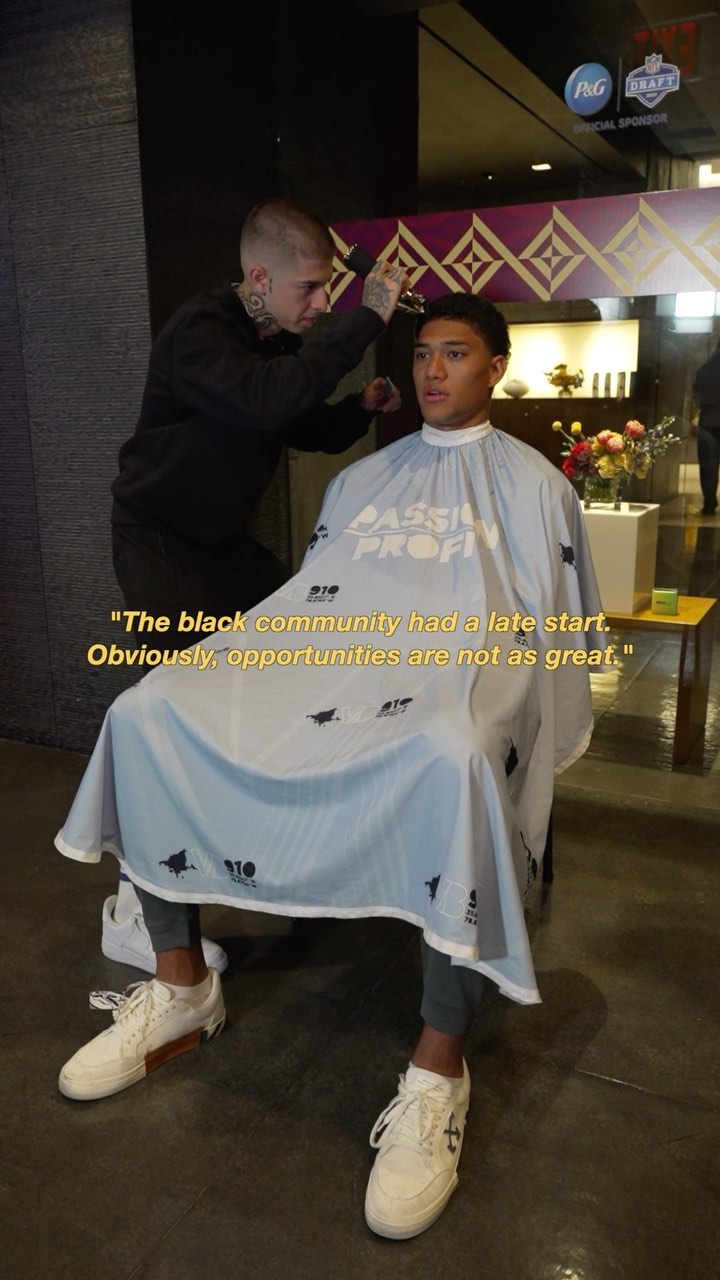 How did @kyledhamilton get ready for the biggest night of his life?

A fresh cut...