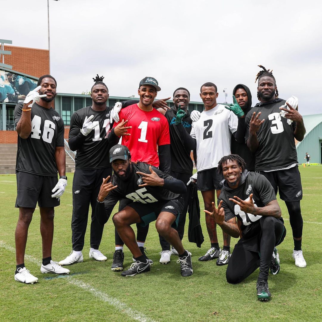 Hey Siri, play "All the way up"

#FlyEaglesFly...