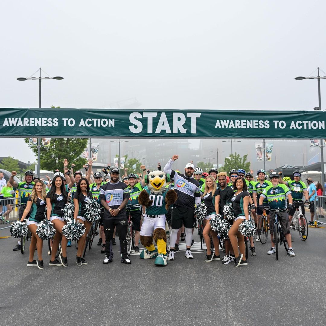 Say “#EaglesAutismChallenge” on 𝙏𝙃𝙍𝙀𝙀!

#FlyEaglesFly...