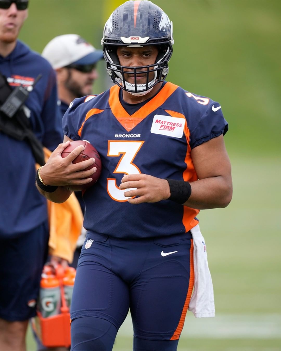 Familiar faces in new places.

: AP, @raiders...