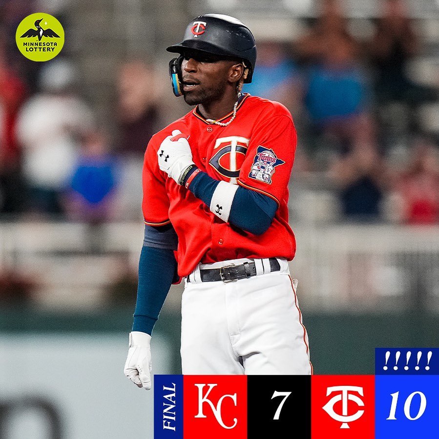 A flashy #twinswin...