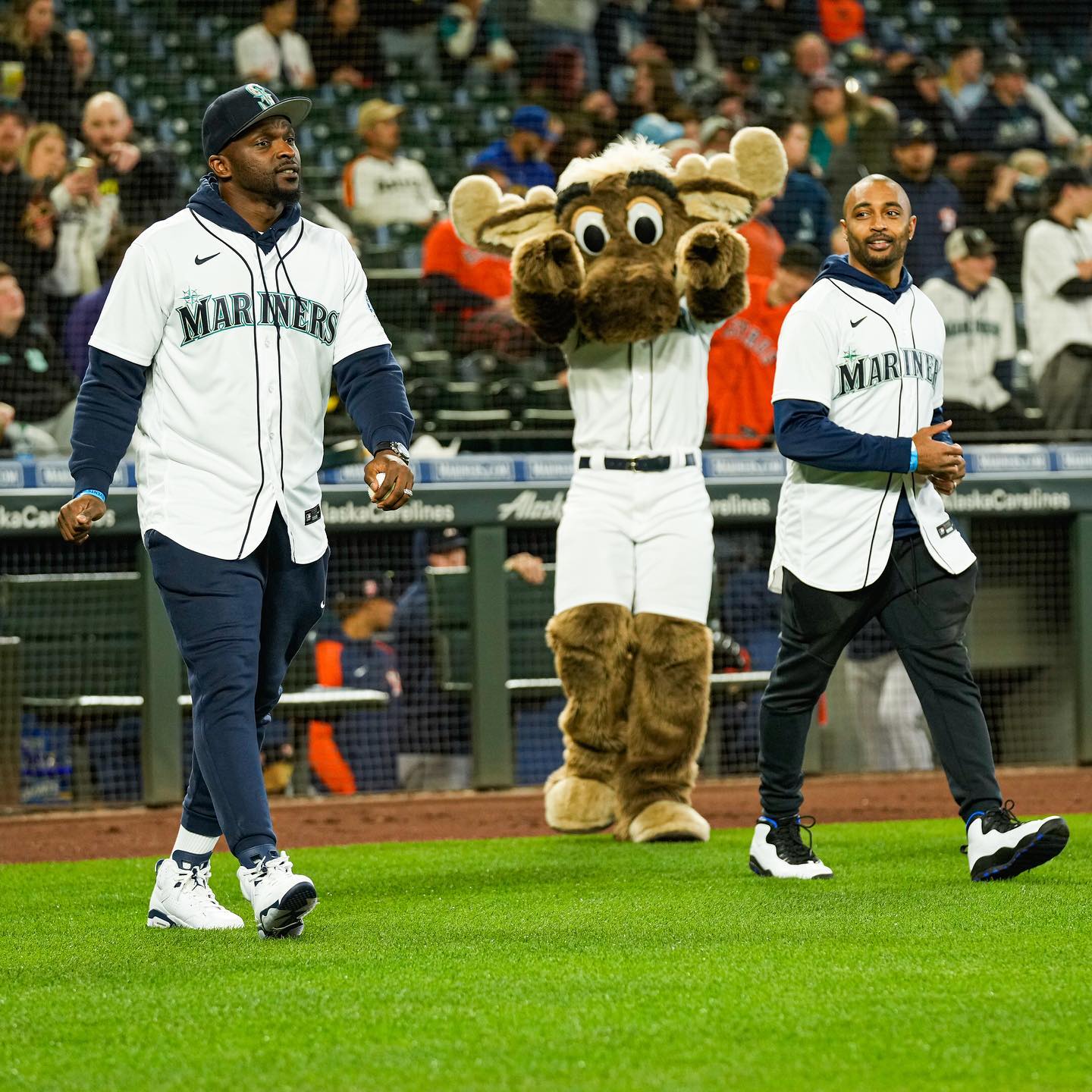 Always a pleasure having Doug Baldwin Jr. and @cliffavril in the house!  You ...