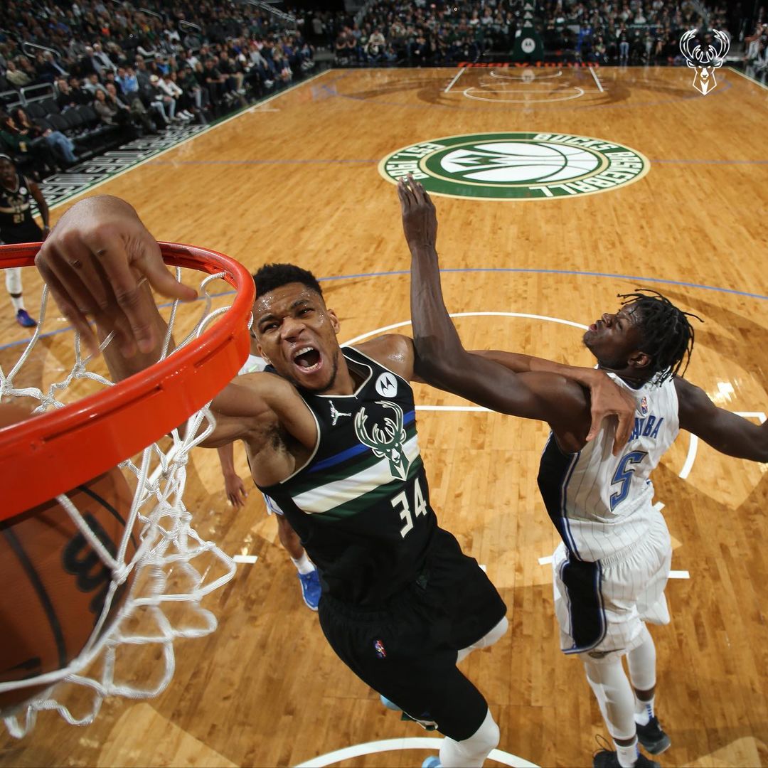 Vote for Giannis for #NBAFanFavorites Photo of the Year!!...