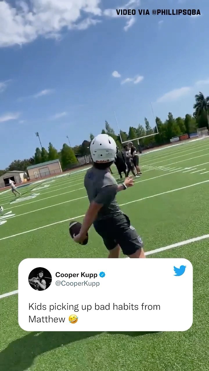 That’s one way to throw a football  (via @phillipsqba)...