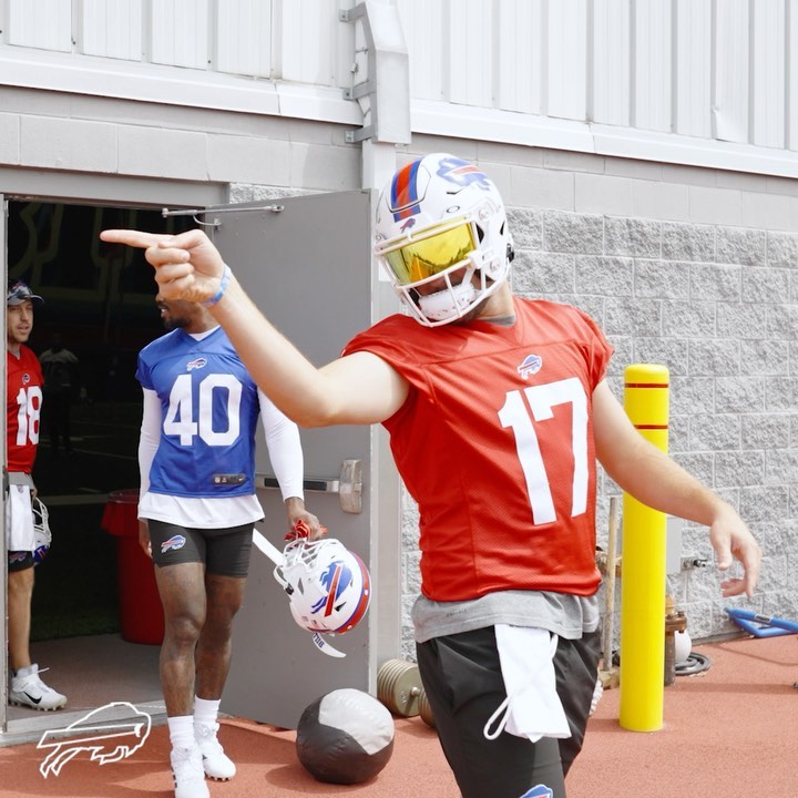 Our favorite golfer is back and ready for practice.  #BillsMafia...