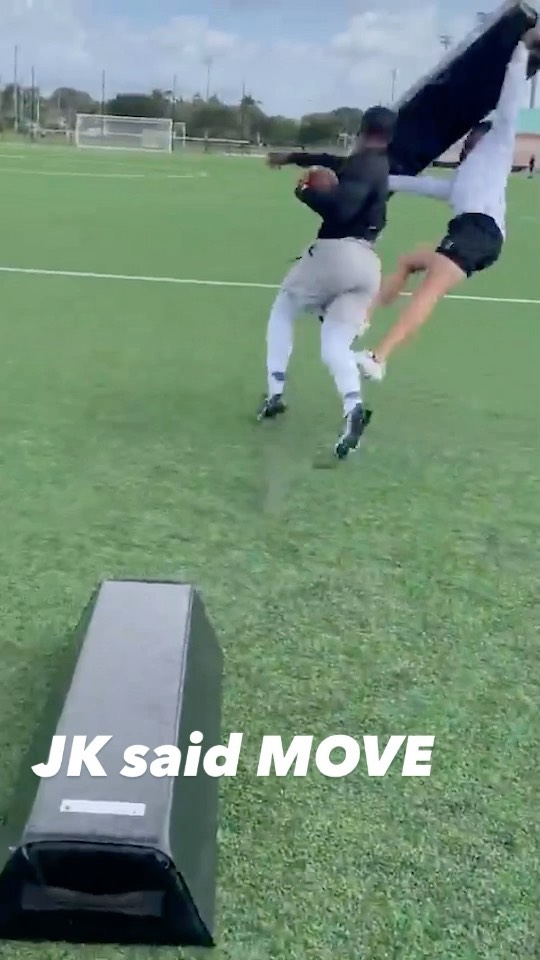 @jk.dobbins2 took his trainer OUT on this drill (via @thenotoriousnikhix)...
