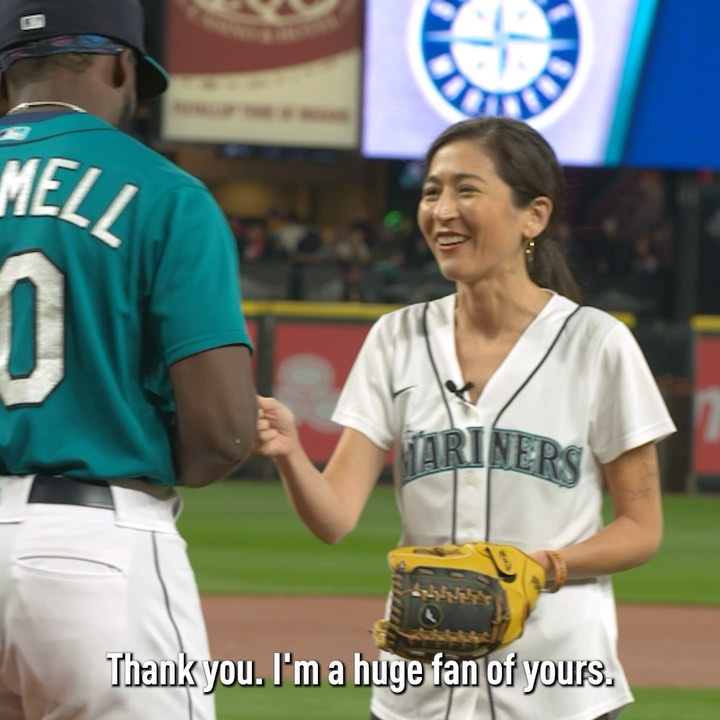 “The greats… Griffey, Kimes.”  @mina_kimes mic’d up for her first pitch >>>...