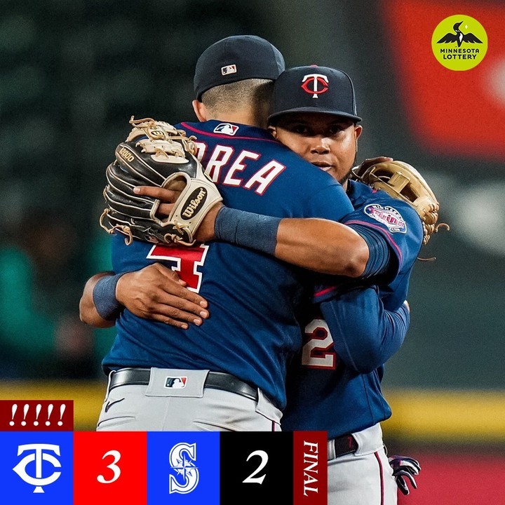 Hugs are winning. #TwinsWin!...