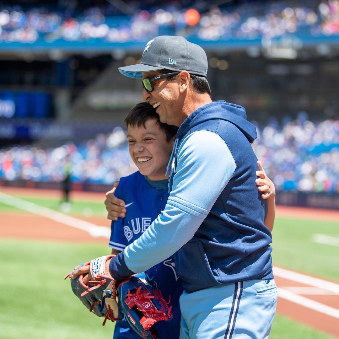 A special moment! Alex Montoyo threw the first pitch to his dad  #FathersDay...