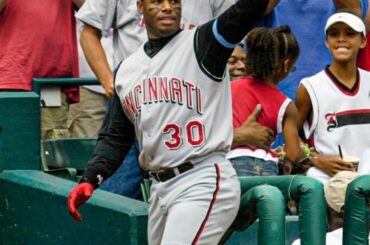 On #FathersDay in 2004, Ken Griffey Jr. gave Ken Griffey Sr. an incredible gift:...