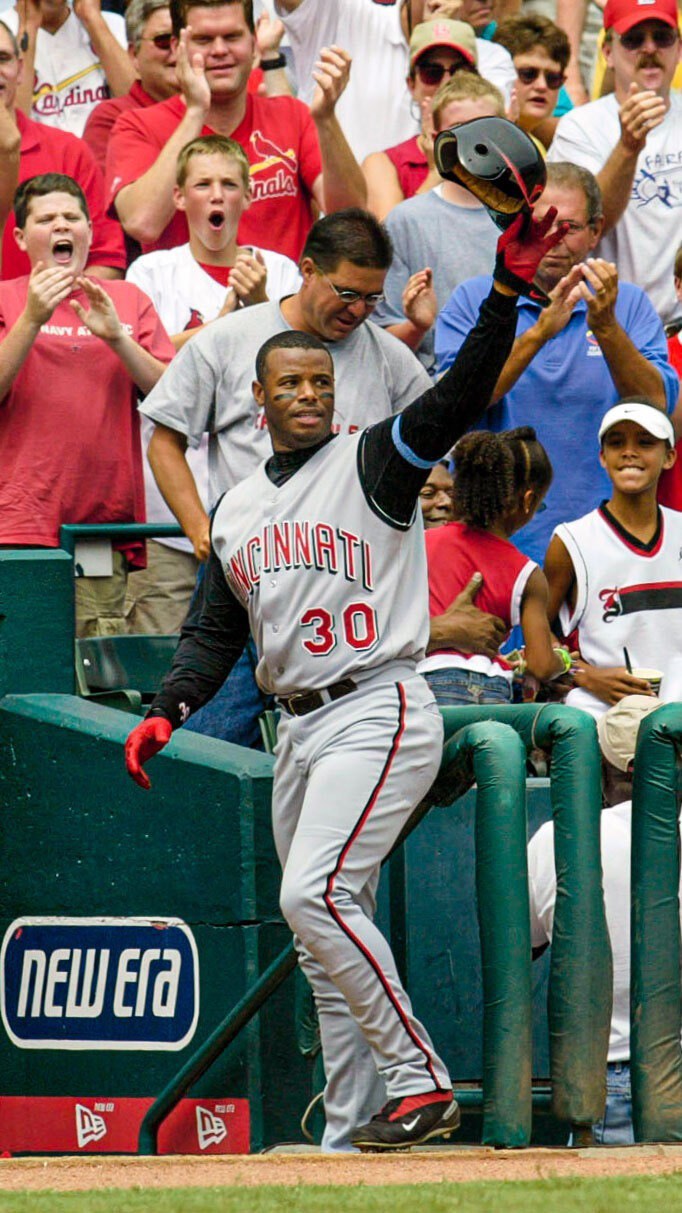 On #FathersDay in 2004, Ken Griffey Jr. gave Ken Griffey Sr. an incredible gift:...