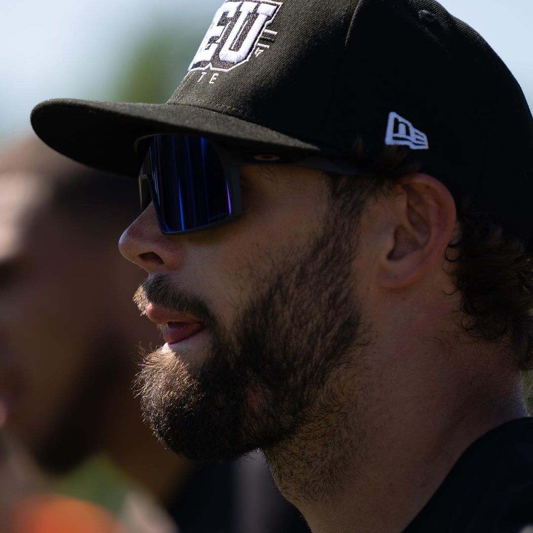 Sharpening the iron.

@te_university | #FlyEaglesFly...