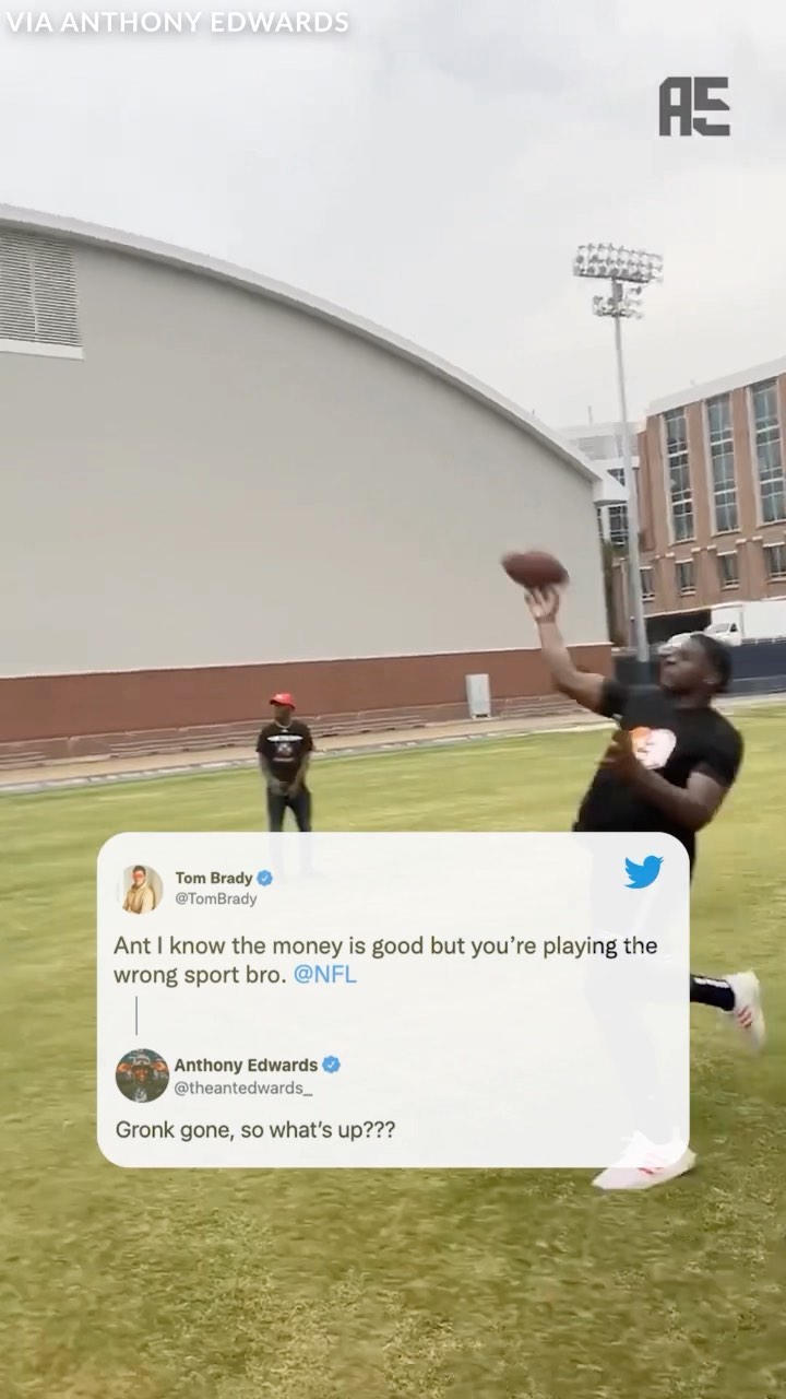 @tombrady recruiting a new bff?  (via @theanthonyedwards_)...