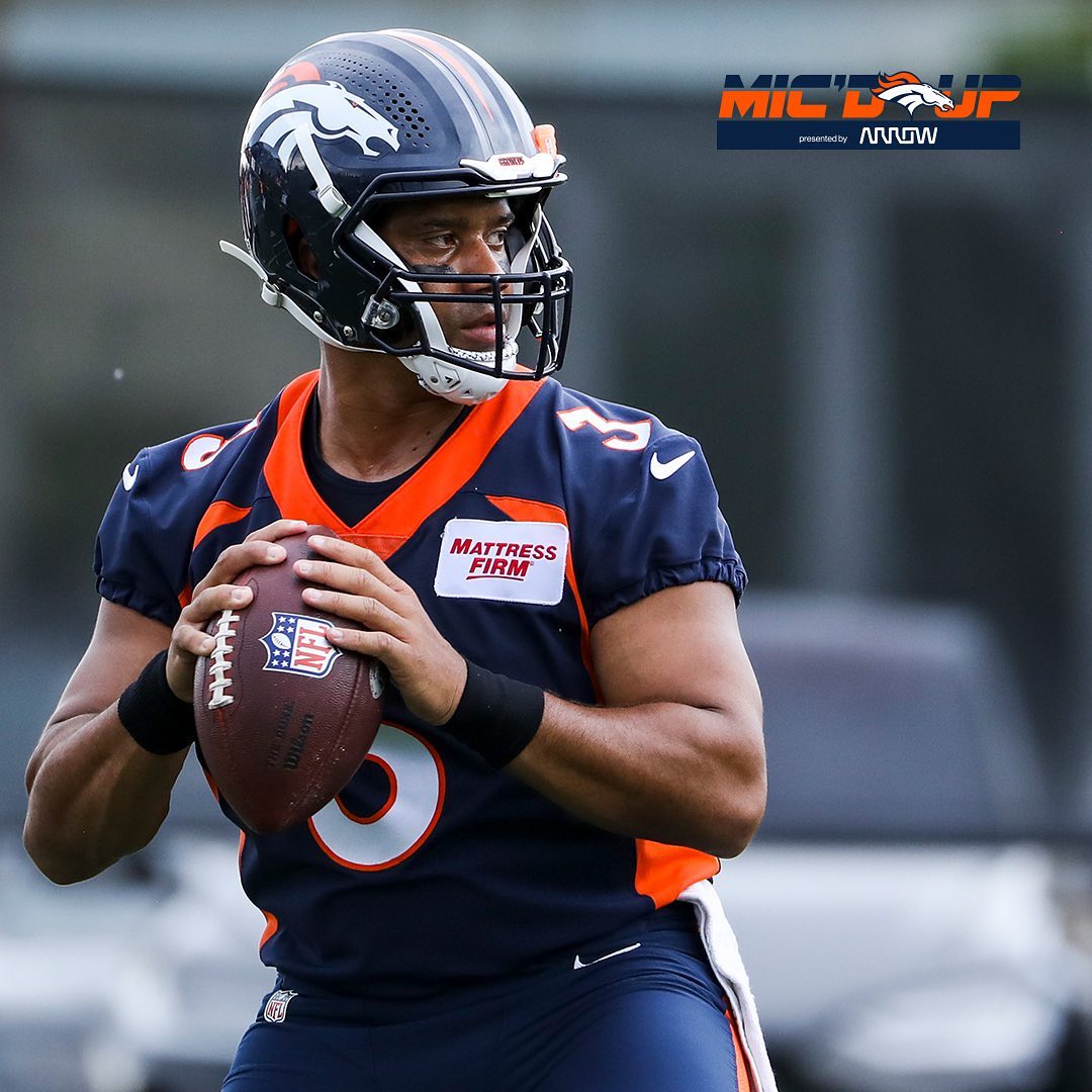 “Let’s be focused! Let’s lead these boys!”  @dangerusswilson on the  at #Broncos...