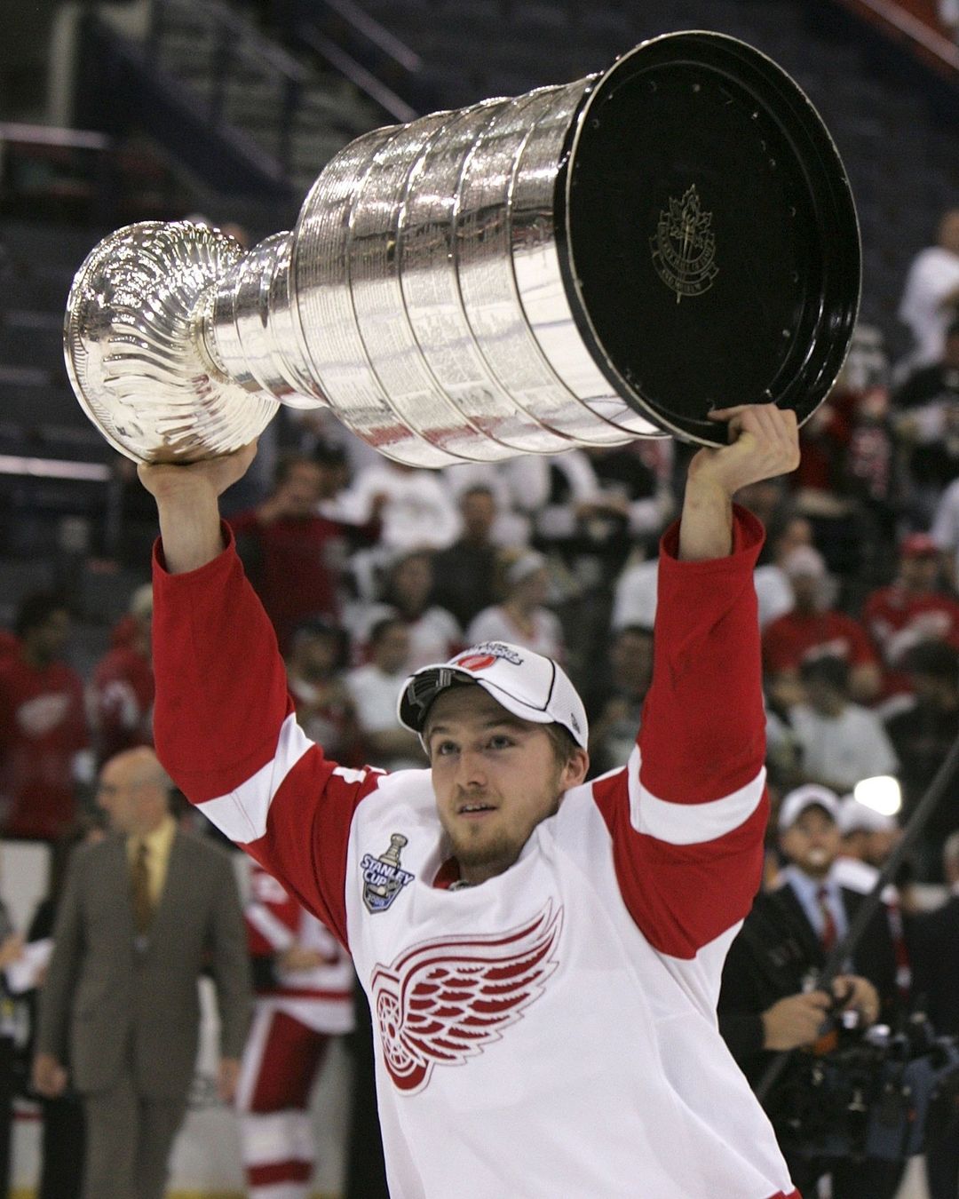 Same Darren Helm. Same #StanleyCup. Just 14 years later......
