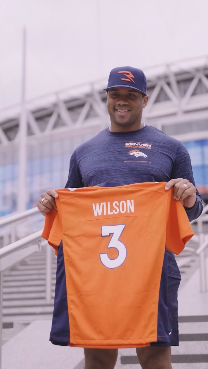 @dangerusswilson is here to take over!  @broncos | #NFLUK...