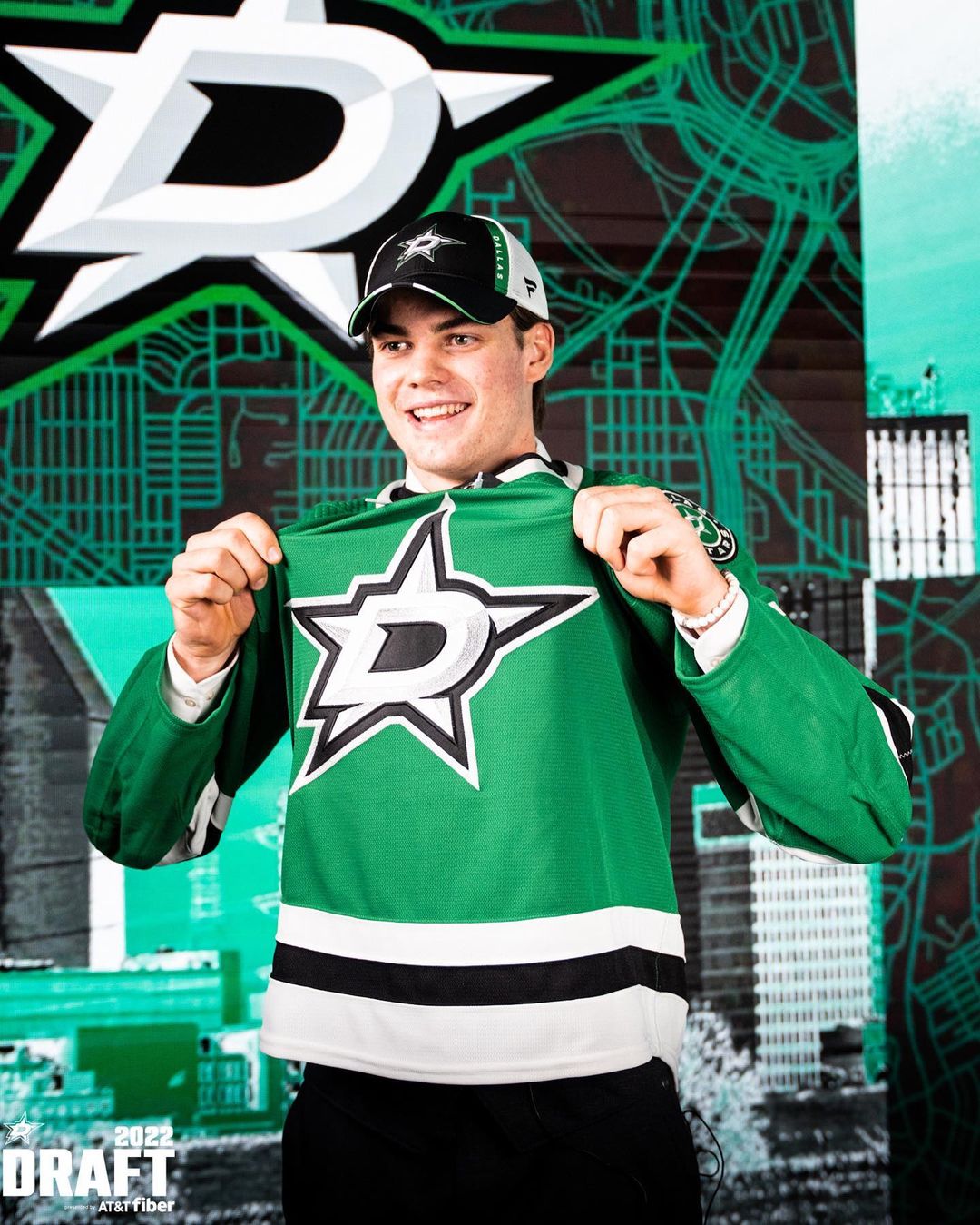 Dallas Star, Lian Bichsel 

@ATT | #NHLDraft | #TexasHockey...