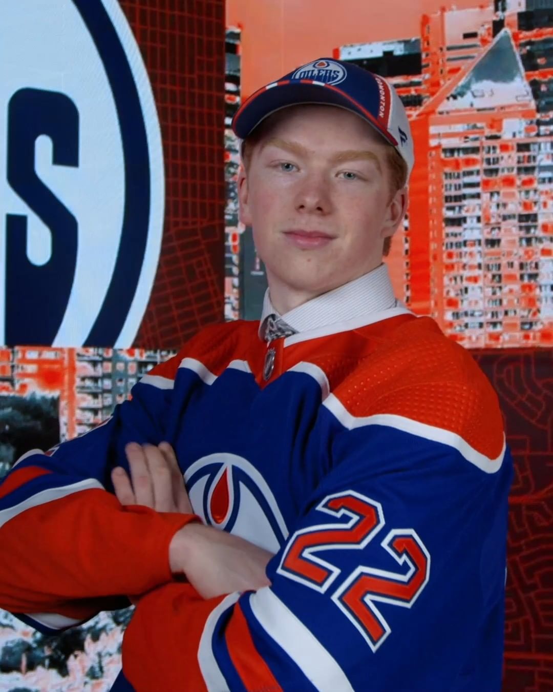 At 32nd overall... from Spruce Grove, AB! #LetsGoOilers #NHLDraft...