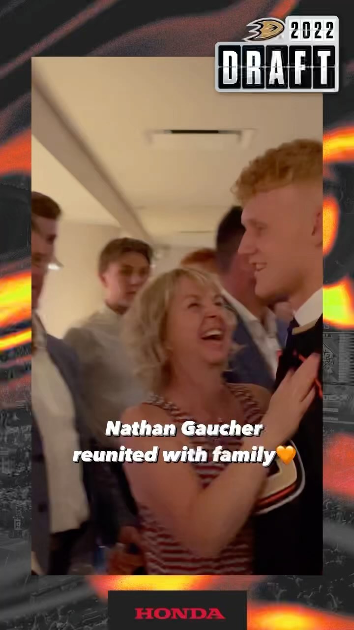 We just love these moments. #DucksDraft #FlyTogether #nhldraft...