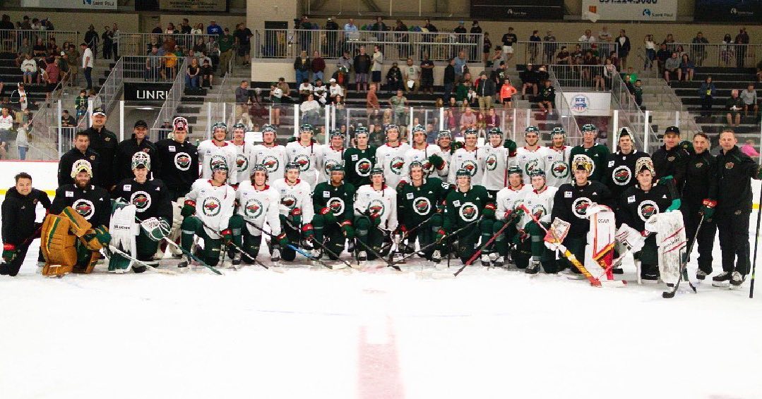 Okay, everyone together now, nice and close, and.....SMILE!  #mnwild...