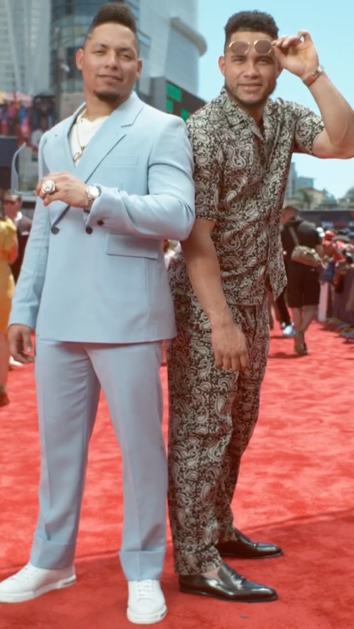 Willy and Ian break down their #AllStarGame red carpet looks....