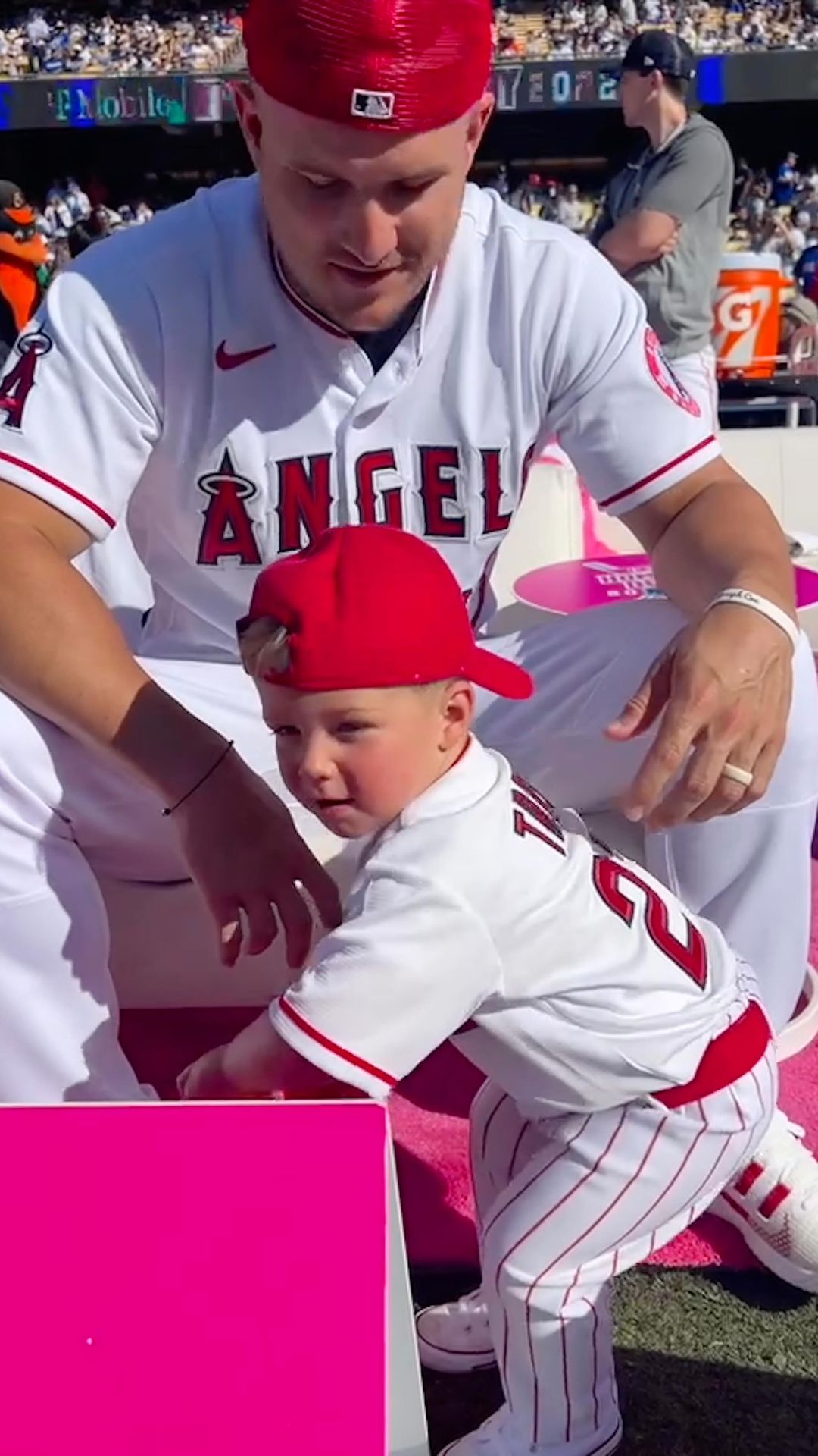 @miketrout definitely brought the best BAT to the Home Run Derby...