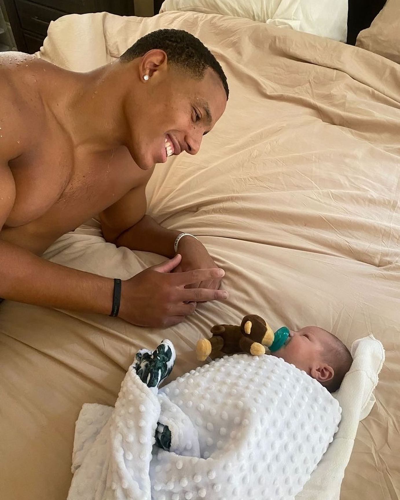 Take a moment to salute @_dbane1 becoming a father...