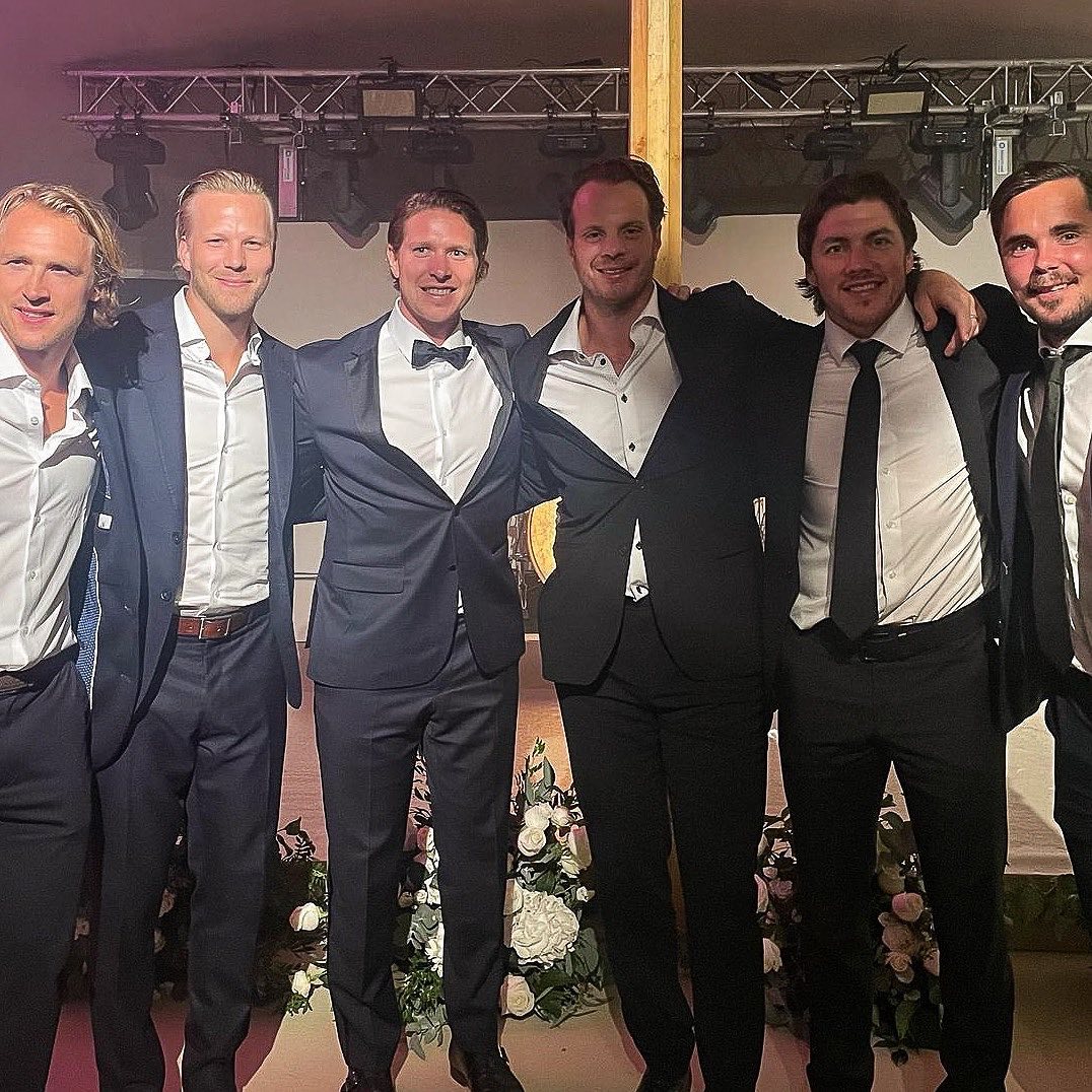 An #ALLCAPS wedding this past weekend!  Congrats to Nicky and Liza on tying the ...