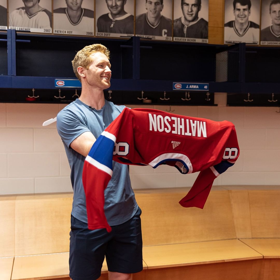 Le sourire d'un gars d'ici qui en dit long.

The hometown kid smile says it all....