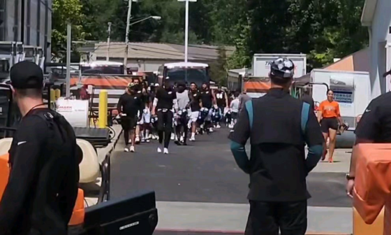 The Eagles arriving for joint practice with the Browns.