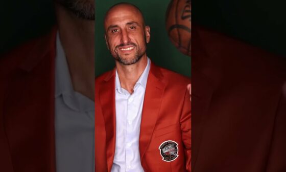 This year’s Hoophall jackets featured a special surprise for the 2022 class 👀 #22HoopClass