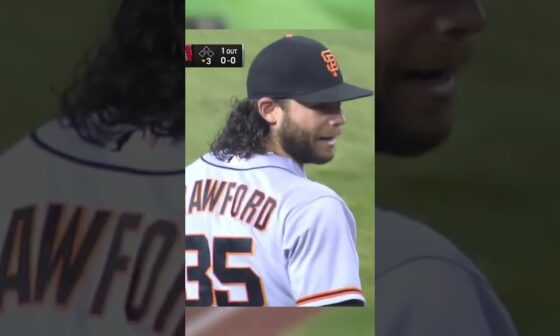 Brandon Crawford played it off the bounce perfectly!! 💯💯