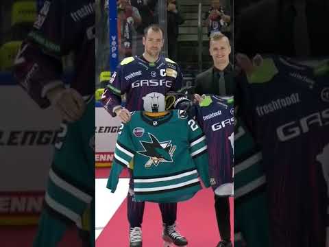 Sharks/Berlin swap jerseys ahead of Global Series game