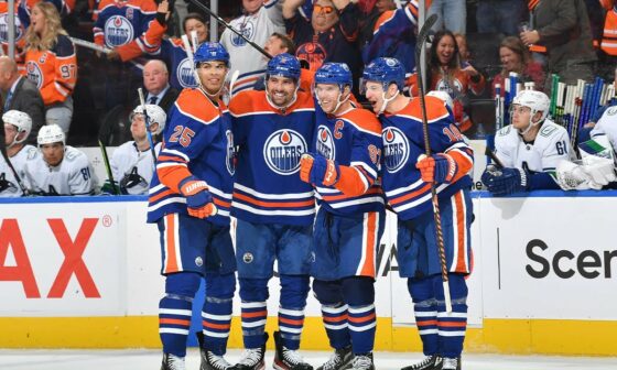 McDavid gets the hat trick and seals the win!